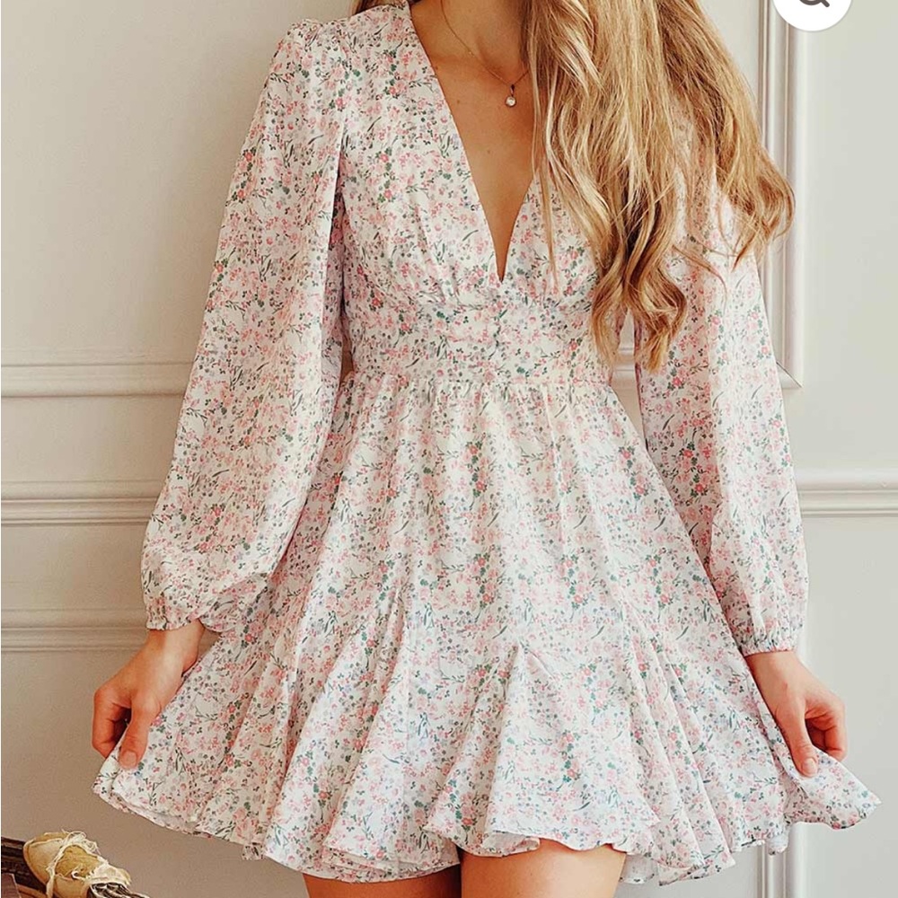 NWOT Storia Floral V-Neck Dress